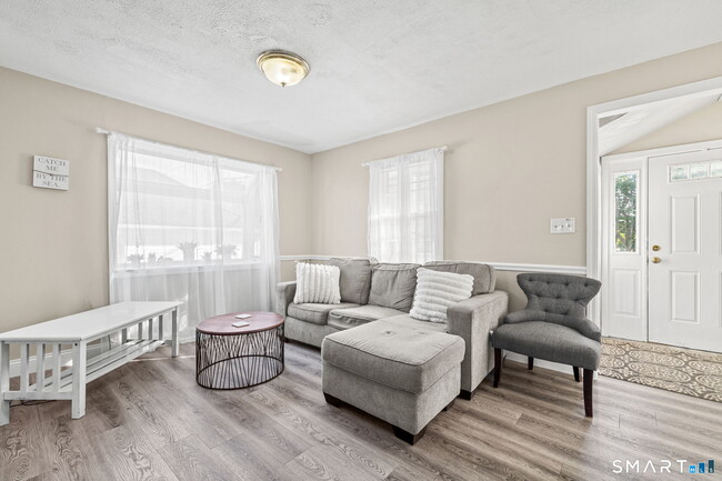 Building Photo - 116 College Pl