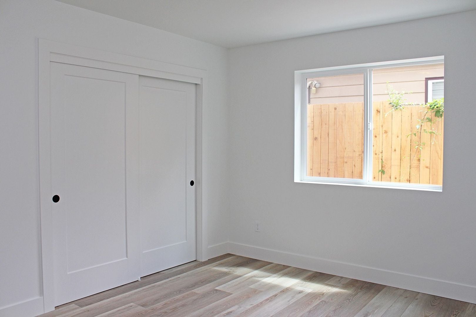 Building Photo - 4563-4563 N Borthwick Ave