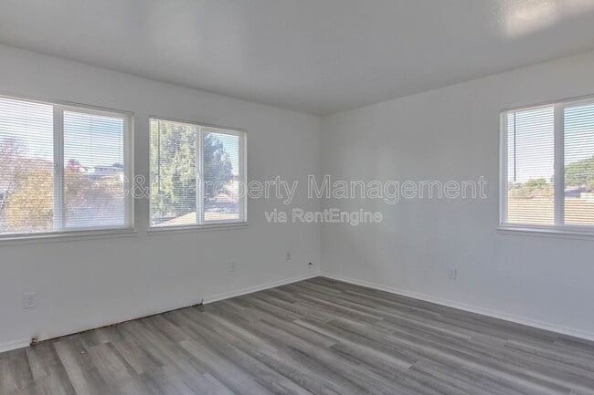 Building Photo - 130 Miles Ln