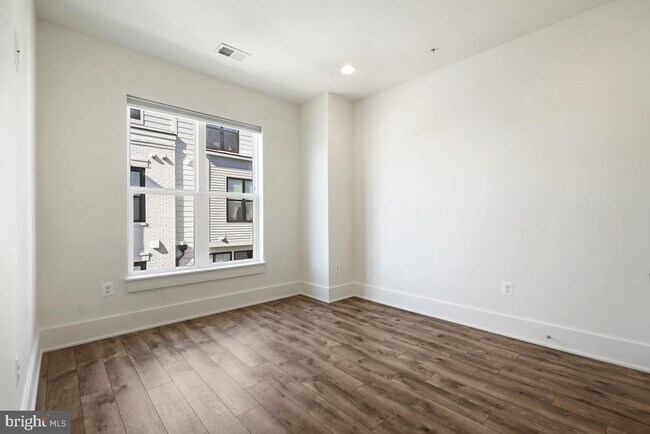 Building Photo - 11300 Emerald Park Rd