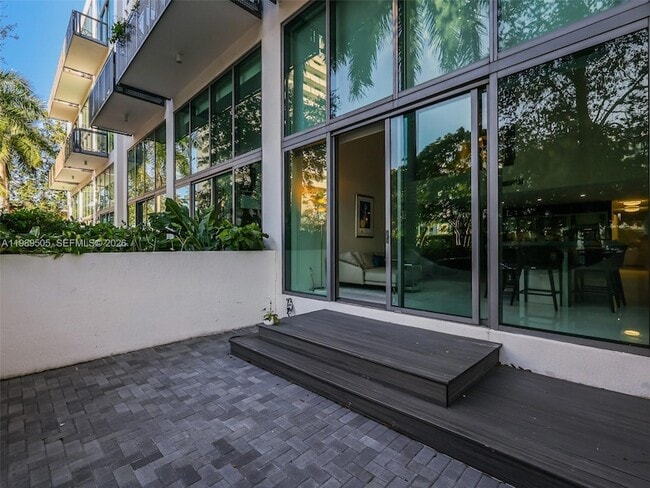 Building Photo - 6000 Collins Ave