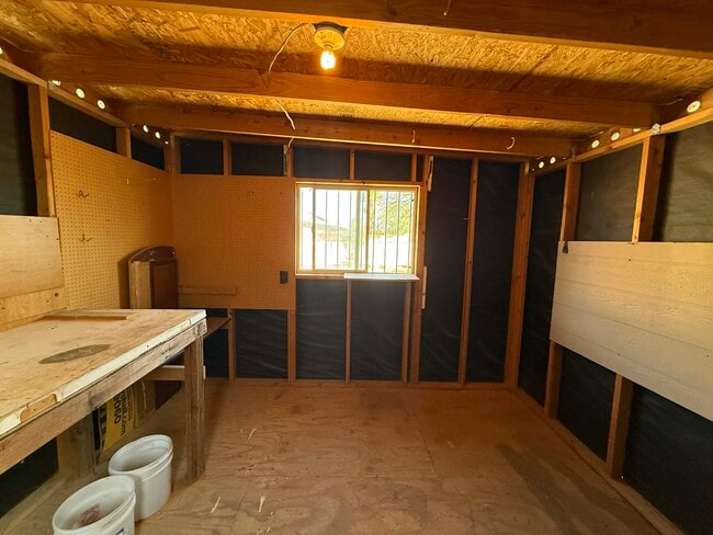 Building Photo - 4832 E 24th St