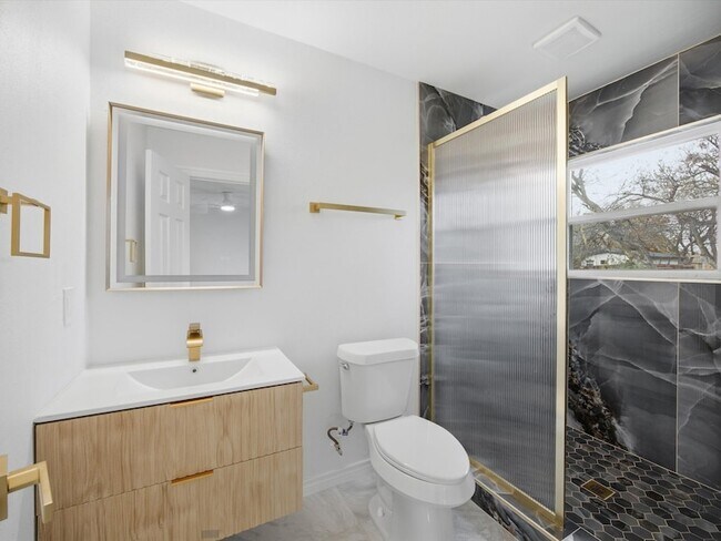 Building Photo - 10209 Casa View Dr