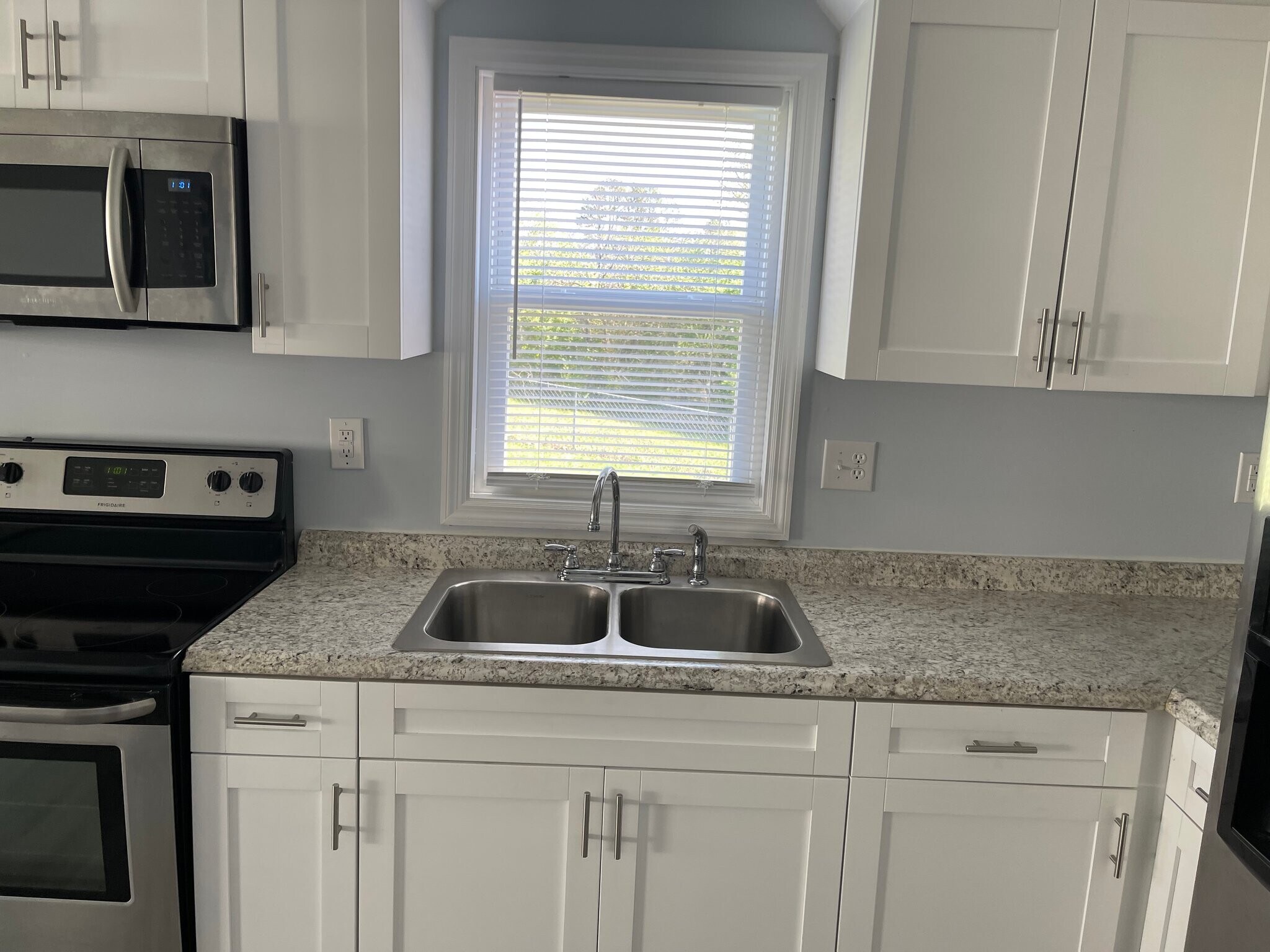 Building Photo - 711 Anton St