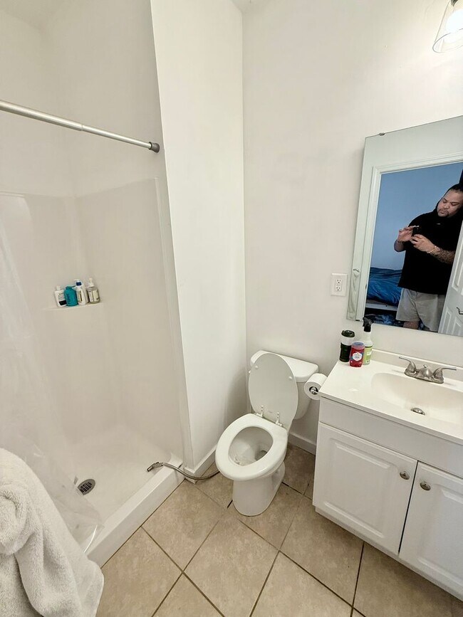 Building Photo - Updated Rare Normaltown Find