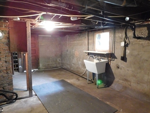 Building Photo - 3Bd/1Ba Single Story House w/ Basement - A...