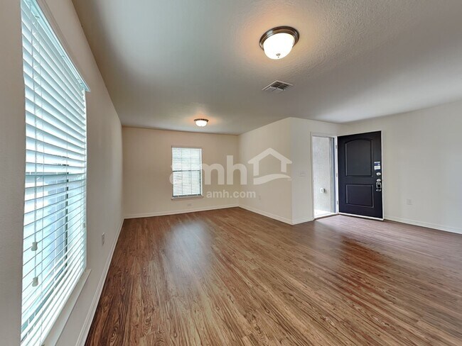 Building Photo - 733 Chatham Walk