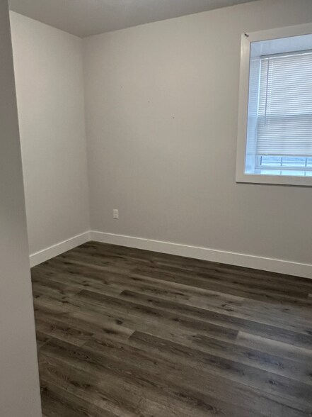 Building Photo - 369 Haverhill St