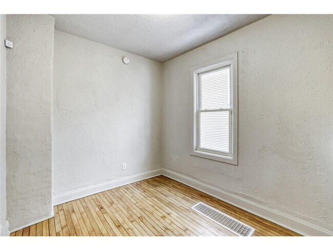 Building Photo - 610 Fairview Ave N