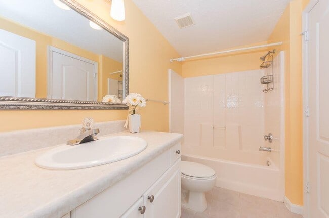 Building Photo - 5080 Fairways Cir