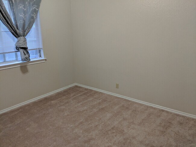 Building Photo - 1308 Meadow Lark Dr