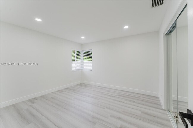 Building Photo - 481 NE 51st St