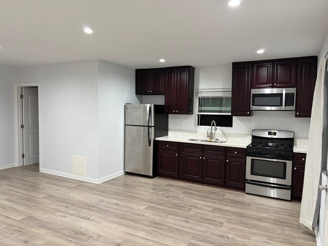 Building Photo - 14260 McCormick St