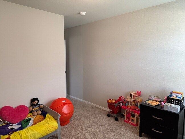 Building Photo - Charming 4 bedroom, 2 bath house located B...