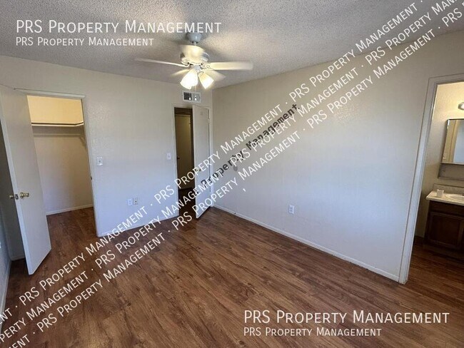 Building Photo - 3147 E Edgewood Ave