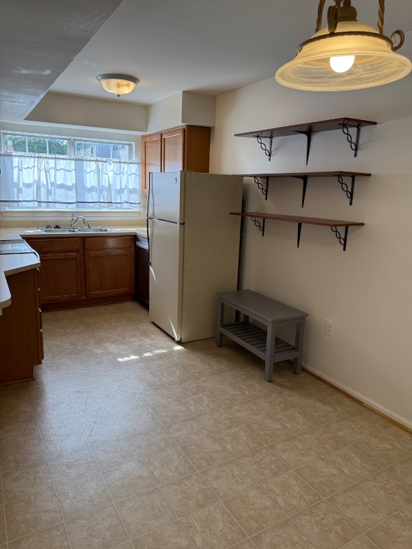 Building Photo - 7753 New Providence Dr