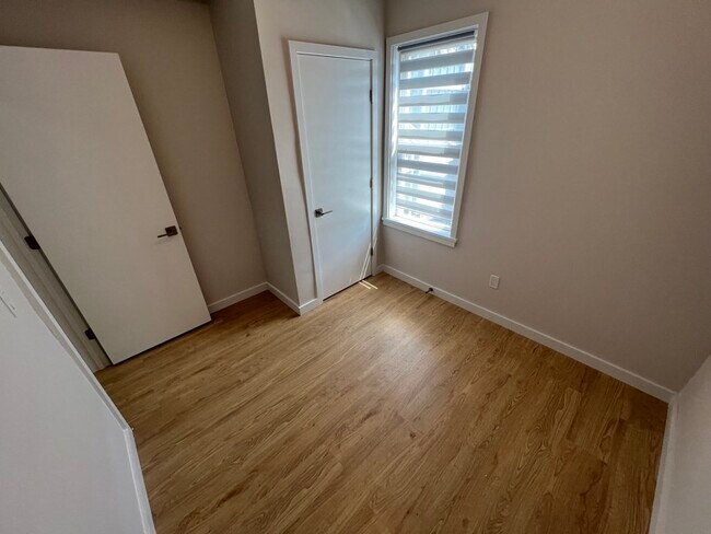 Building Photo - 531 Norwest Dr