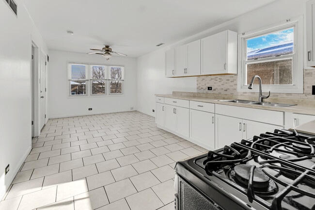 Building Photo - 403 Prairie Ave