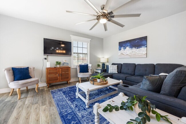 Building Photo - 17462 Front Beach Rd