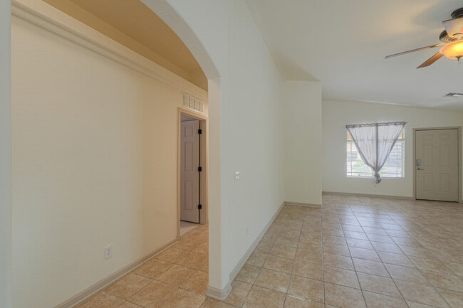 Building Photo - 43749 W Magnolia Rd