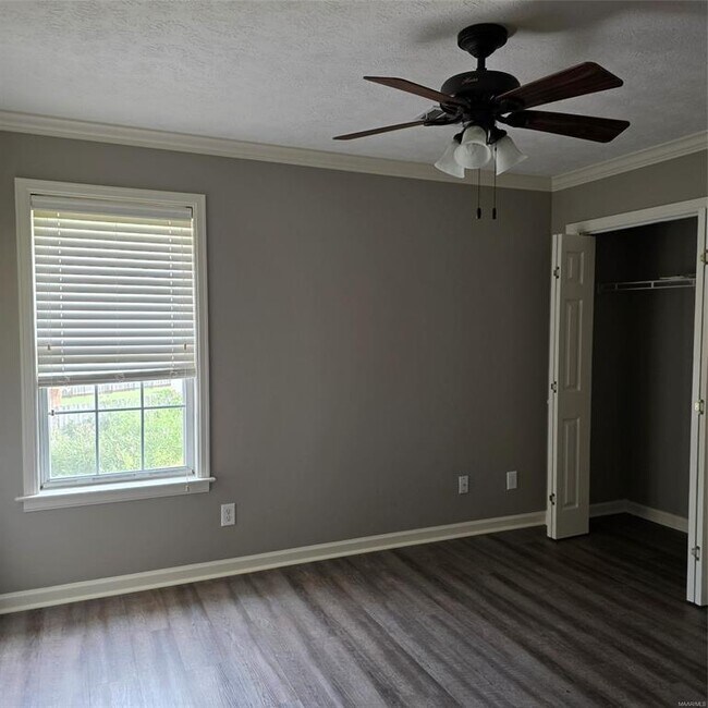 Building Photo - 1736 Twelve Oaks Ln