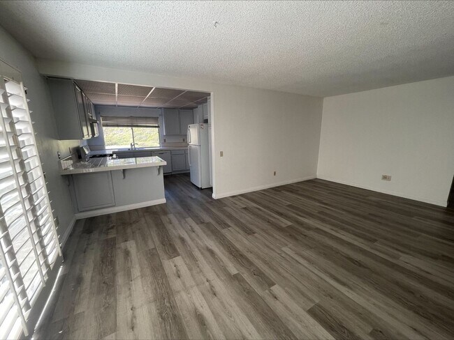 Building Photo - Riverside Corner Home on a Cul-de-Sac!