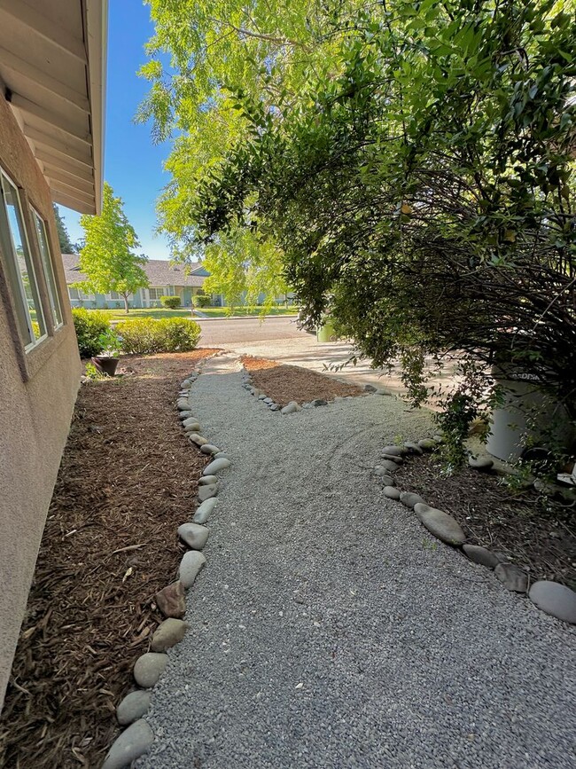 Building Photo - Spacious 1 Bedroom with RIVER TRAIL ACCESS!!
