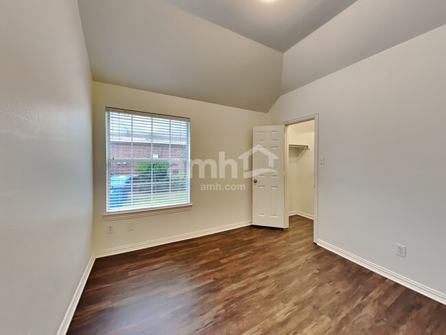 Building Photo - 6213 Richmond Dr