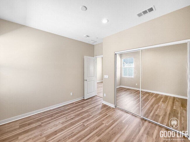 Building Photo - Great 4B/4BA Home Available for Lease in O...