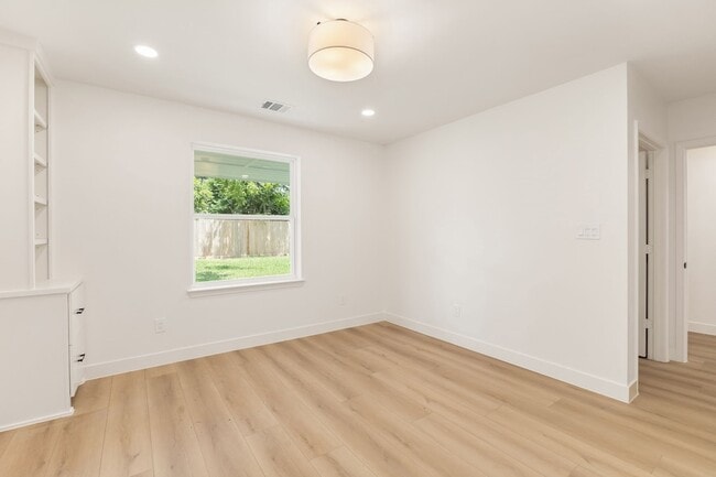 Building Photo - 7414 Janak Dr