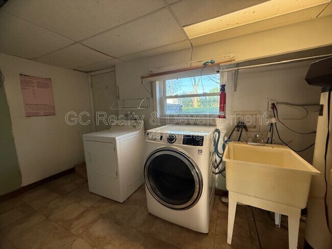 Building Photo - 2N278 Prairie Ave