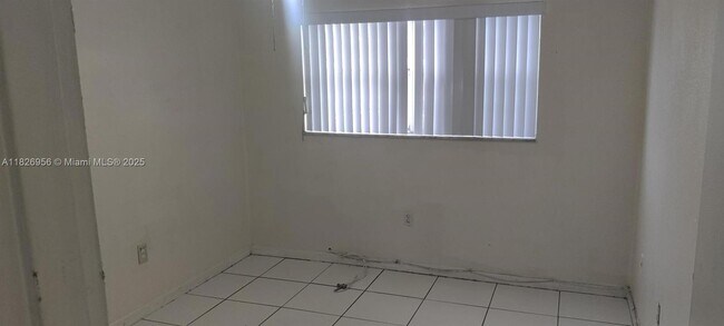 Building Photo - 5100 SW 41st St