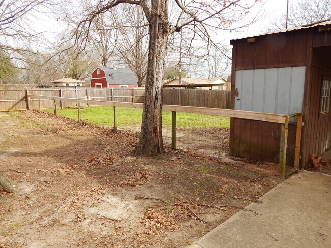 Building Photo - Whitehouse ISD! Spacious 3 Bedroom, 2 Bath...