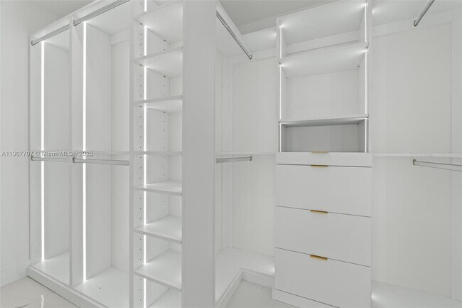 Building Photo - 8761 SW 34th St