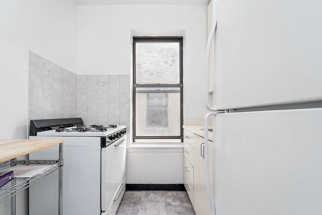 Building Photo - 2139 28th St