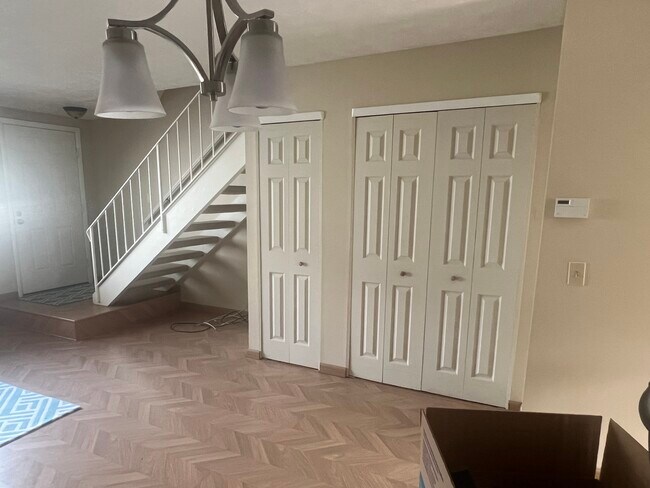 Closets - 616 Eastbrooke Ln