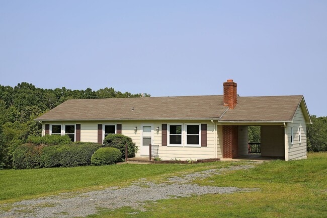 Primary Photo - 10 Acre Scottsville Farmette - Bring Your ...