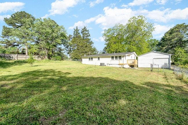 Building Photo - Charming 3BD, 2BA Raleigh Home on a Large ...