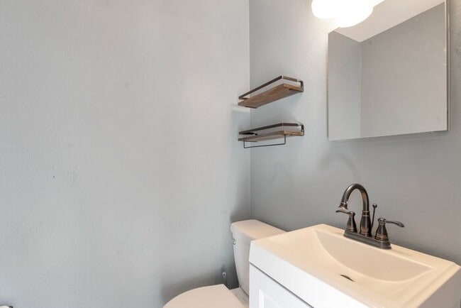 Building Photo - Inviting Townhome w/ 2-car Carport off the...