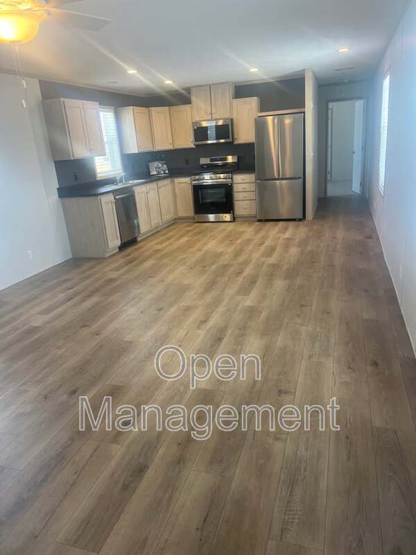 Building Photo - 825 1st Ave E