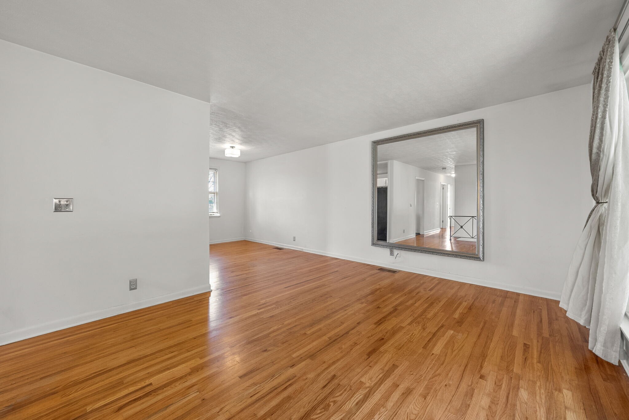 Building Photo - 4807 Jeffery Dr