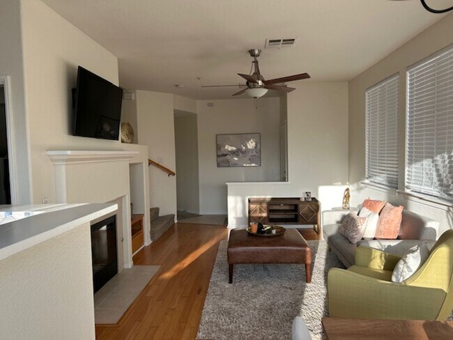 Building Photo - Impressive 2 Bdrm 2.5 Ba townhouse for ren...