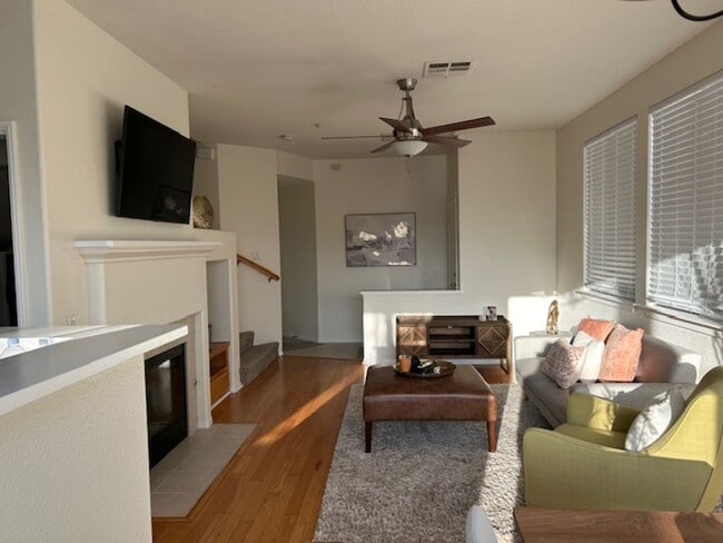 Building Photo - Impressive 2 Story, 2 Bedroom 2.5 Bath tow...