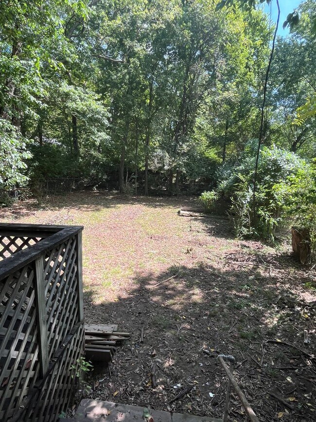 Building Photo - WALKING DISTANCE TO THE U OF A & FAYETTEVILLE HIGH SCHOOL!!!