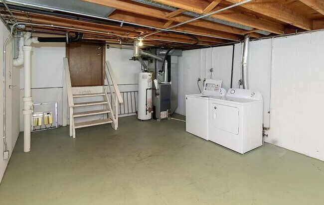 Building Photo - 4633 Euclid Ave