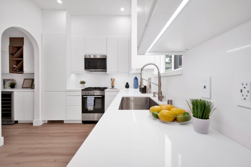 Building Photo - 2352 E Poppy St