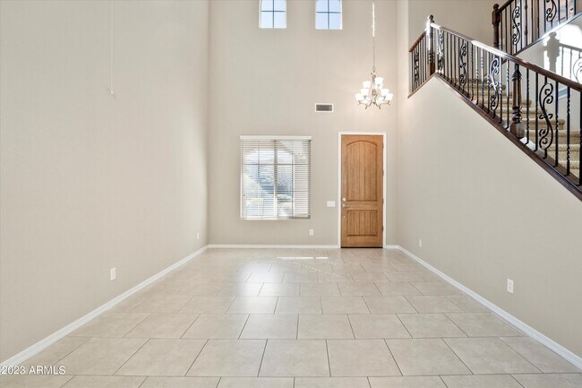 Building Photo - 3842 E Cat Balue Dr