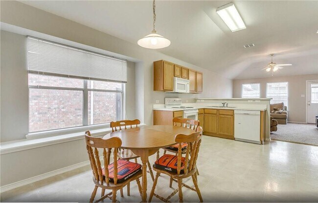 Building Photo - Beautiful 3 bedroom single story home in t...