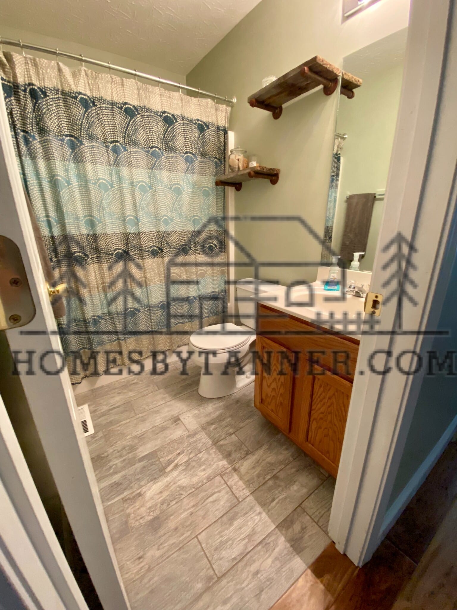 Upstairs bath (full) - 481 Yenowine Ln
