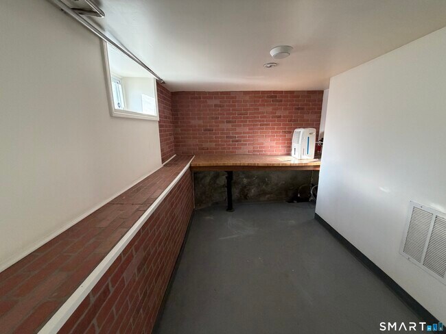 Building Photo - 535 Chase Ave